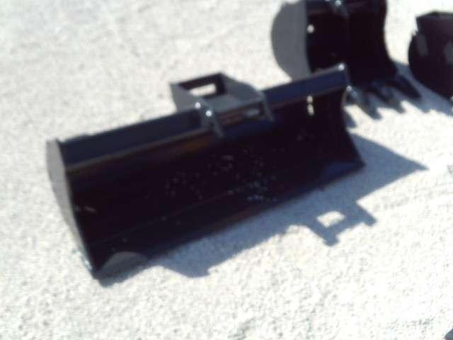 Komatsu PC16R-3HS Photo 16