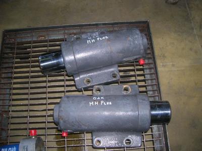 Piston stabilisateur pour O&K Gommato en vente par PRV Ricambi Srl