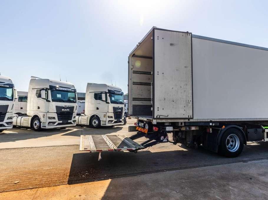Renault D 320+HAYON BAR 2 T. Photo 9