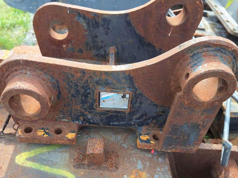 pin-on for 25-32 ton excavators Attachment plate Photo 1