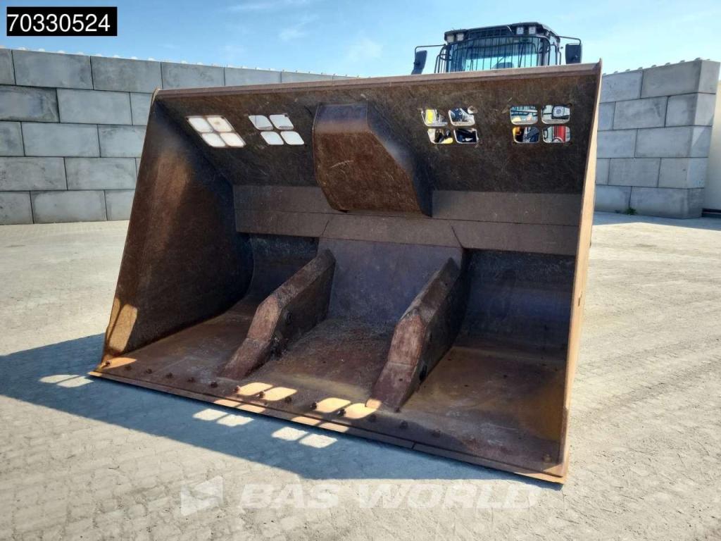 Case 921 G HIGH TIP BUCKET Photo 18