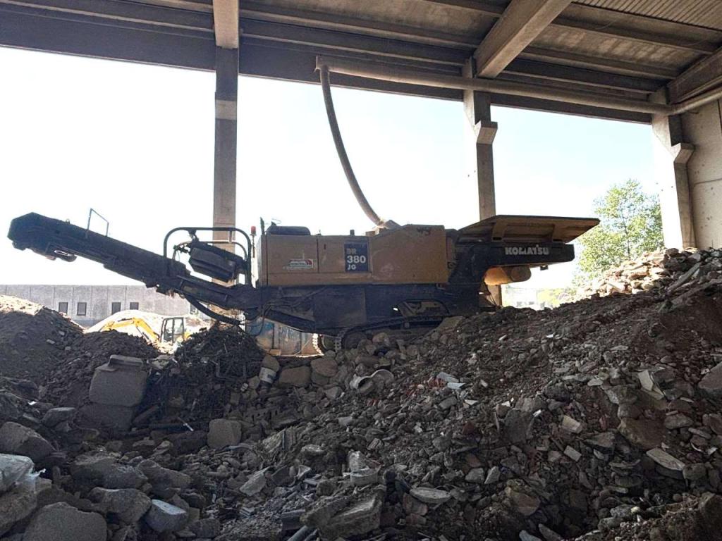 Komatsu BR380JG-1 Photo 1