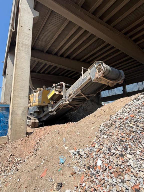 Komatsu BR380JG-1 Photo 4