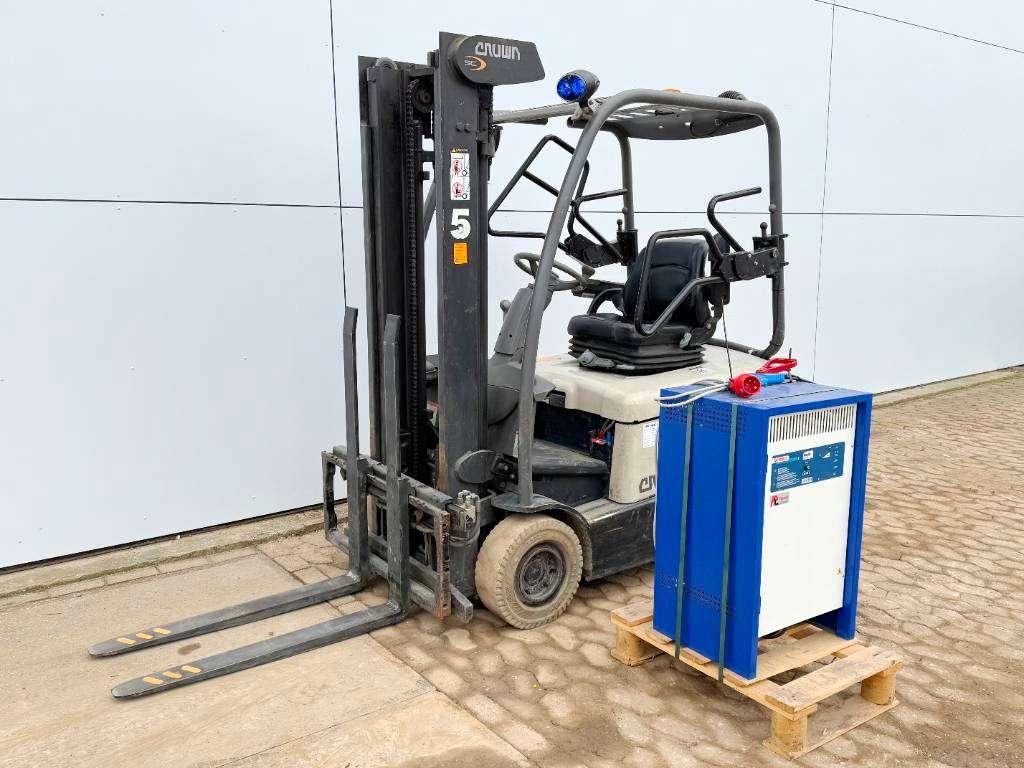 Crown SC4240-1.6 - Duplex / Side Shift / Full Electric Photo 1