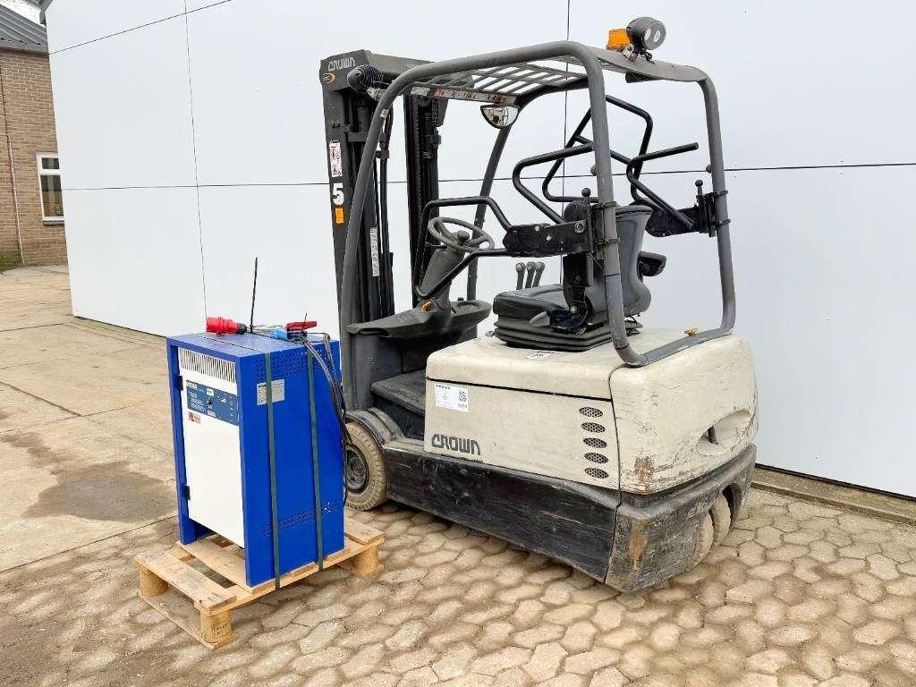 Crown SC4240-1.6 - Duplex / Side Shift / Full Electric Photo 3