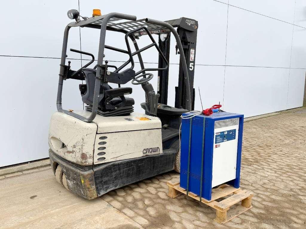 Crown SC4240-1.6 - Duplex / Side Shift / Full Electric Photo 5