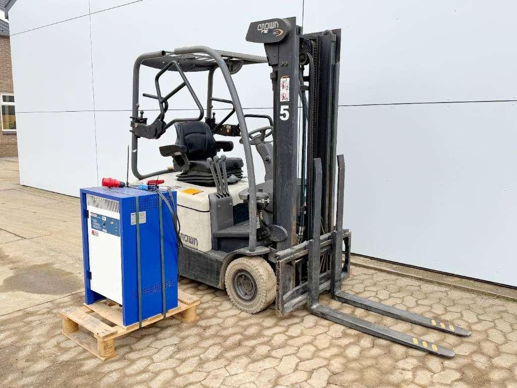 Crown SC4240-1.6 - Duplex / Side Shift / Full Electric Photo 6
