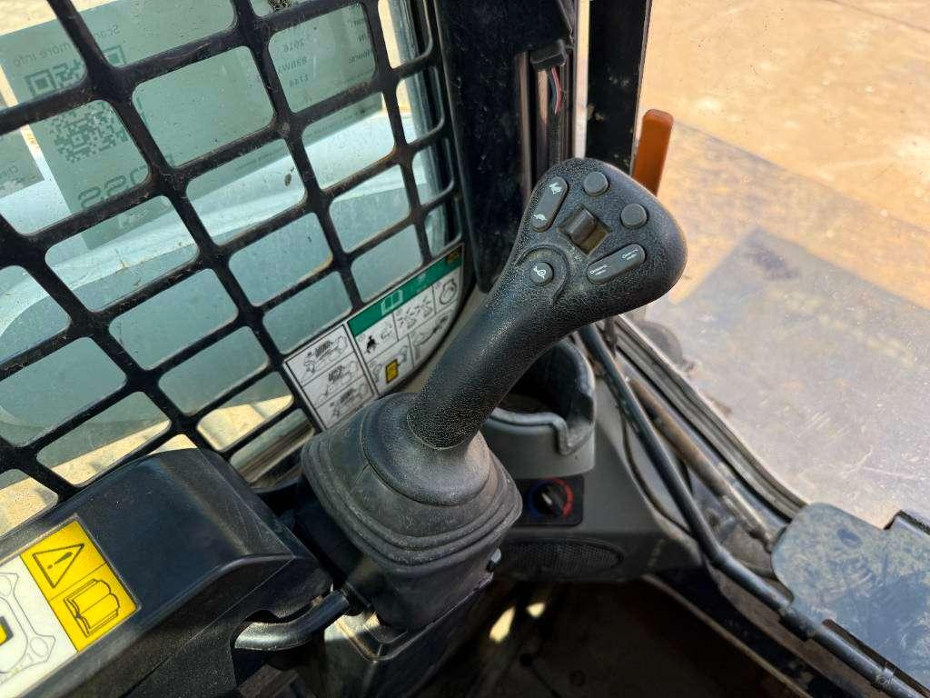 Bobcat T770 - Closed Cab / Quick Coupler Photo 11