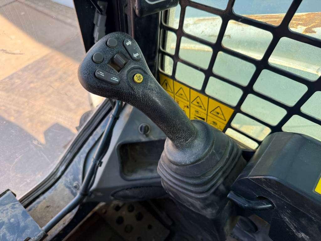 Bobcat T770 - Closed Cab / Quick Coupler Photo 12