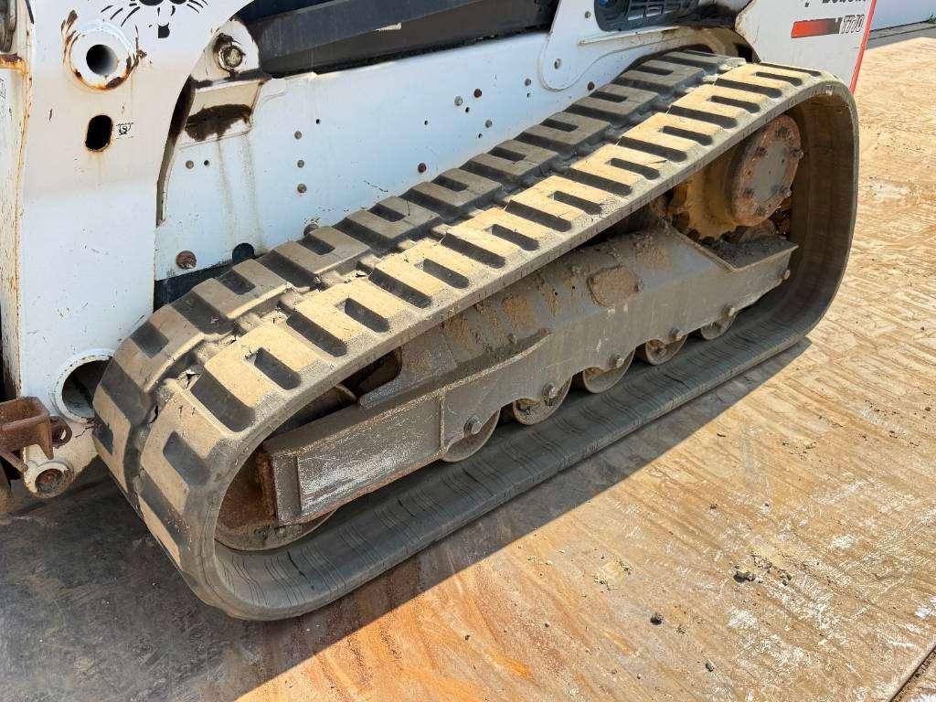 Bobcat T770 - Closed Cab / Quick Coupler Photo 17