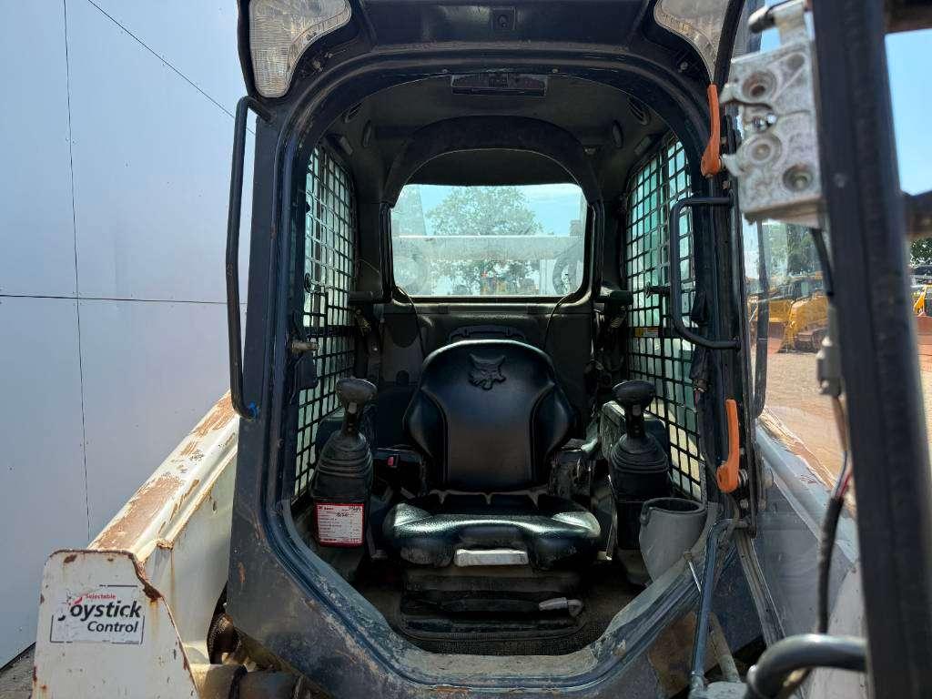 Bobcat T770 - Closed Cab / Quick Coupler Photo 9