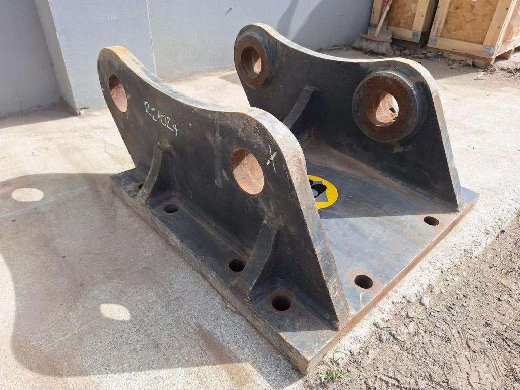 pin-on for 35-45 ton excavators Attachment plate Photo 7