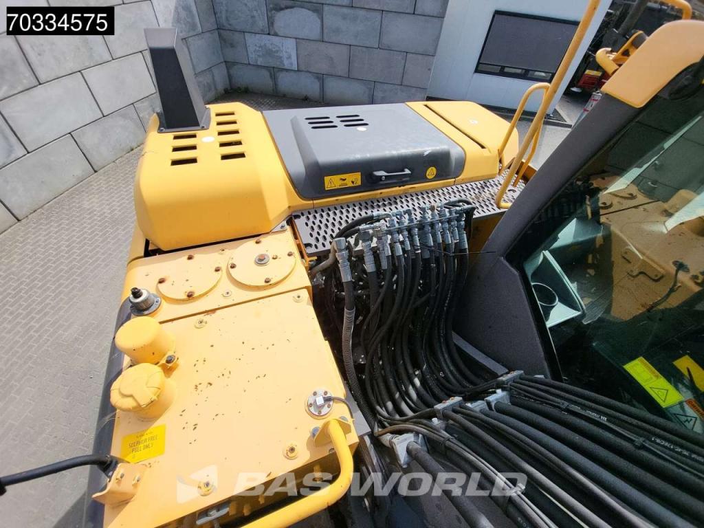 Volvo EW140 D Outriggers + Blade Photo 11