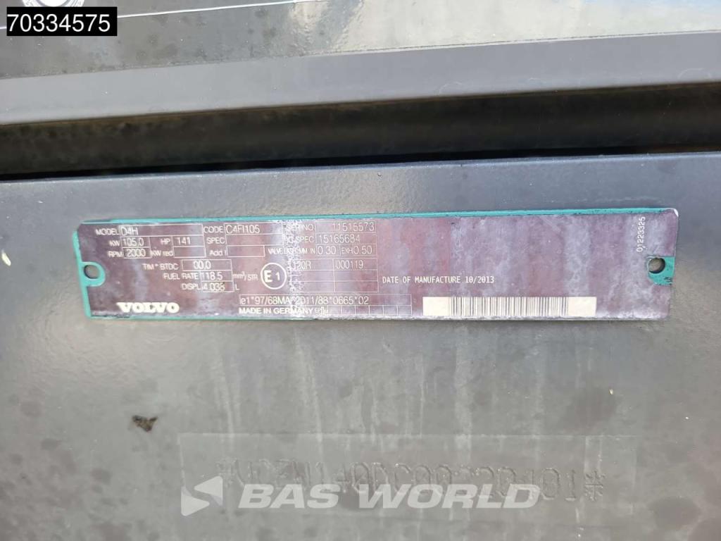 Volvo EW140 D Outriggers + Blade Photo 13
