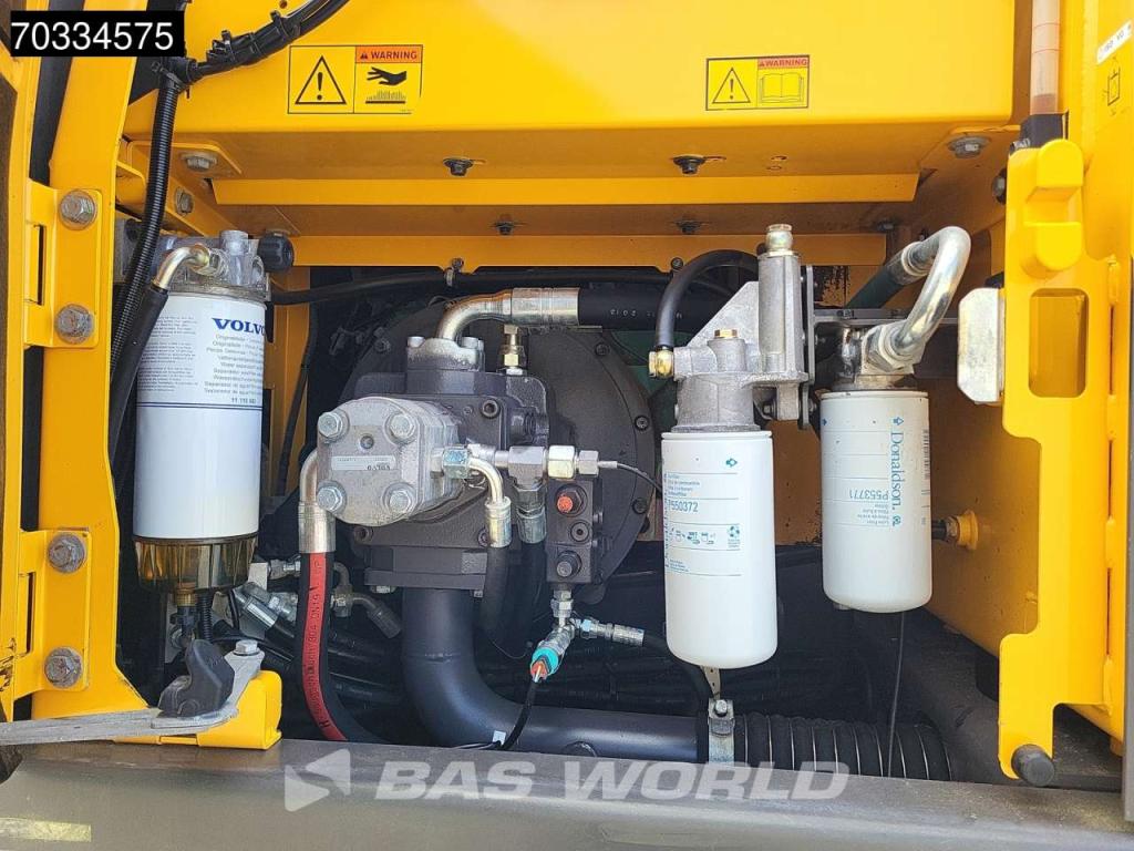 Volvo EW140 D Outriggers + Blade Photo 16