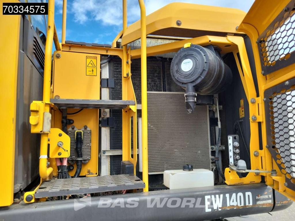 Volvo EW140 D Outriggers + Blade Photo 18