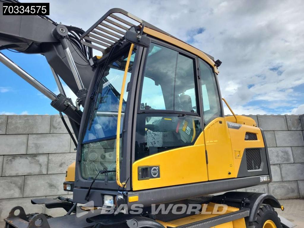 Volvo EW140 D Outriggers + Blade Photo 20