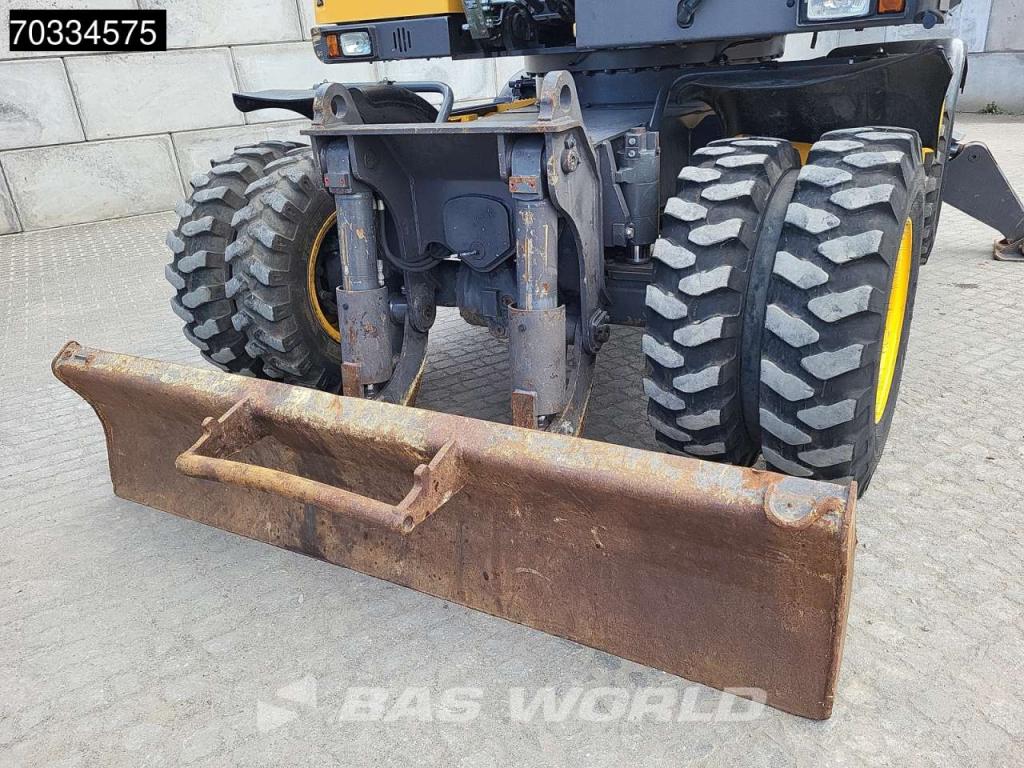 Volvo EW140 D Outriggers + Blade Photo 22