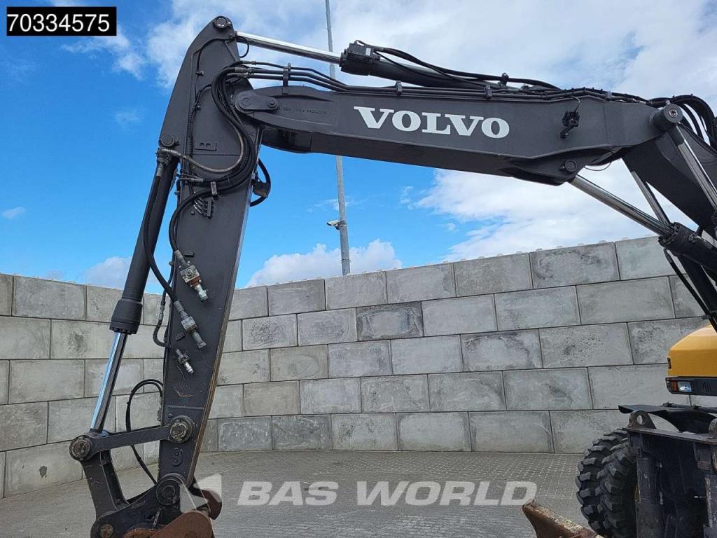 Volvo EW140 D Outriggers + Blade Photo 8