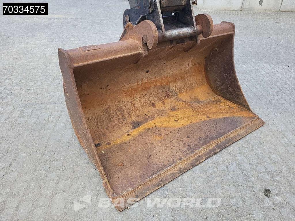 Volvo EW140 D Outriggers + Blade Photo 9