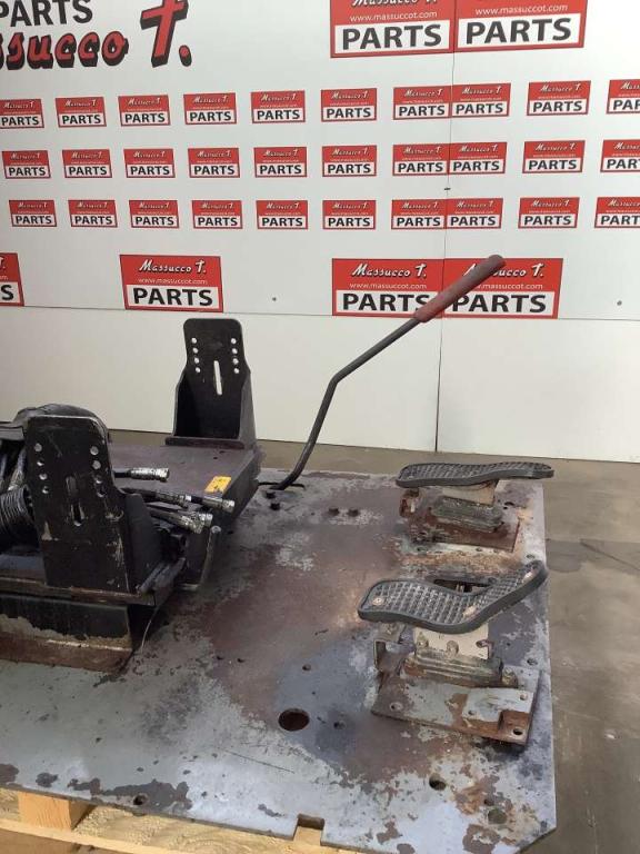Base de cabine pour Hitachi ZX160LC Photo 6