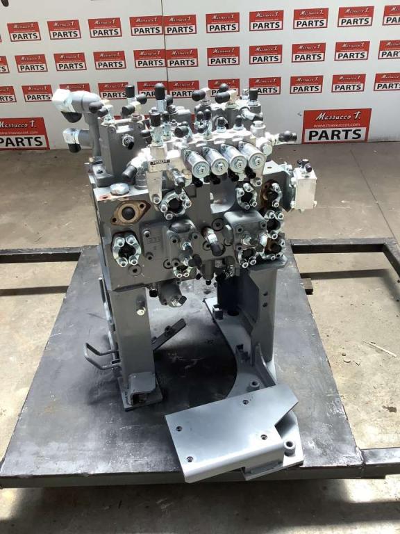 Distributeur hydraulique pour Hitachi ZX135US-7 Photo 1