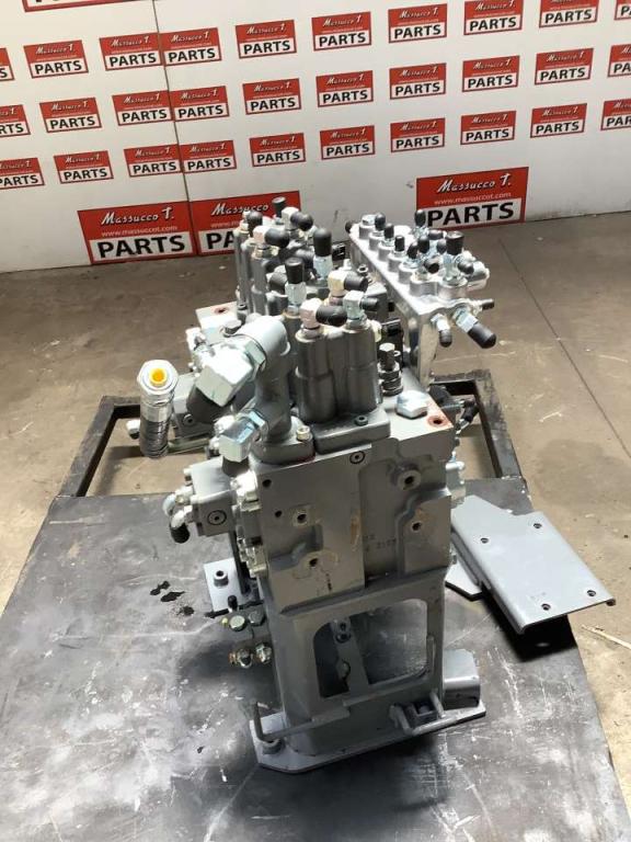 Distributeur hydraulique pour Hitachi ZX135US-7 Photo 2