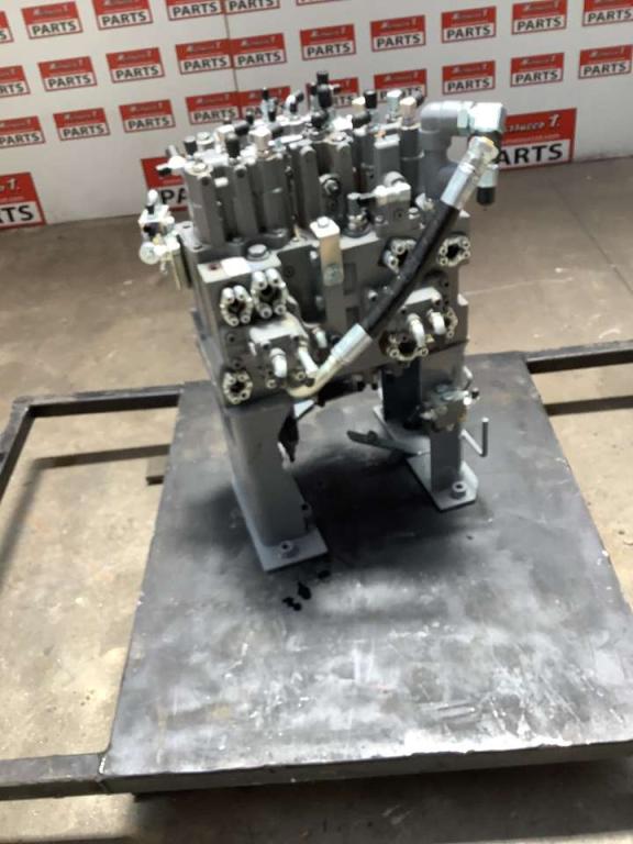 Distributeur hydraulique pour Hitachi ZX135US-7 Photo 3