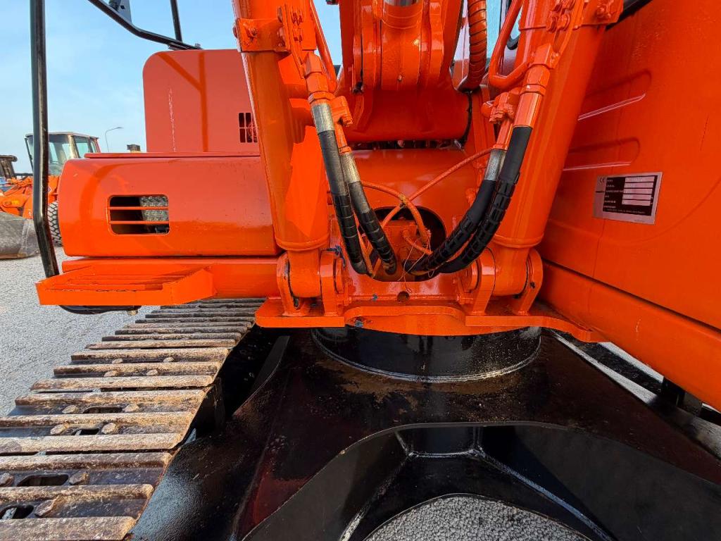 Komatsu PC200EN-6K Photo 13