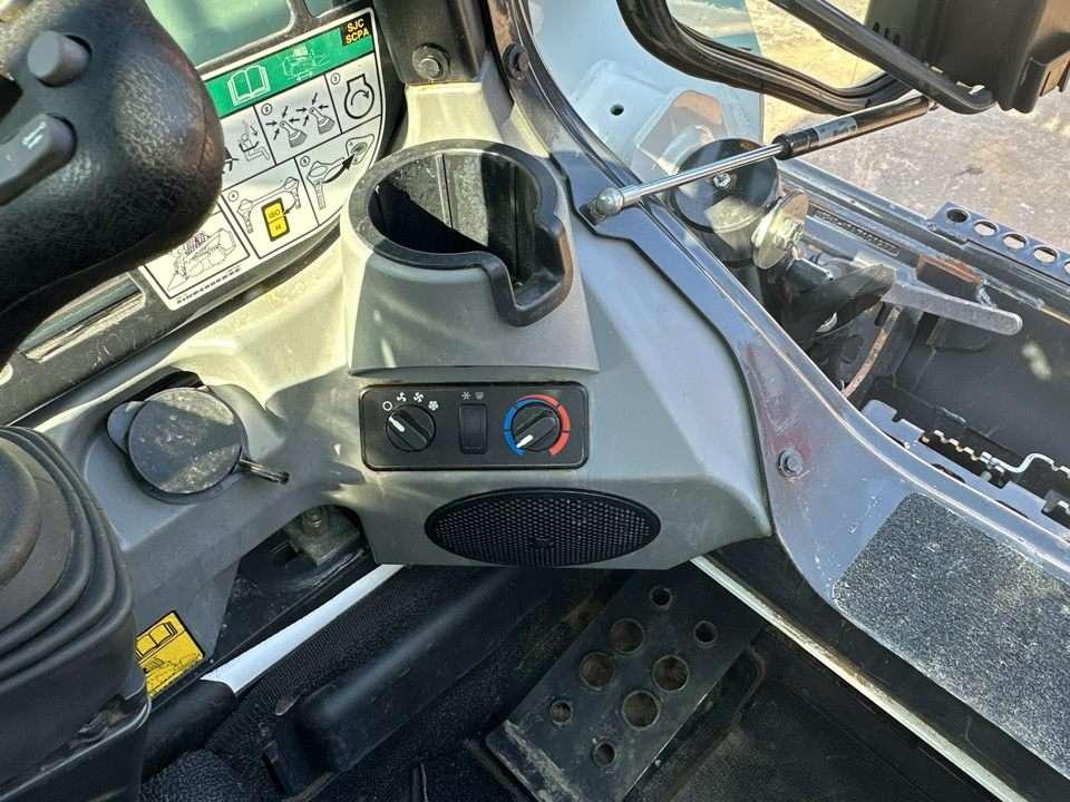 Bobcat T590 Photo 12