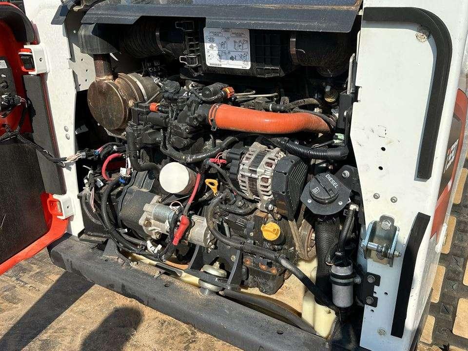Bobcat T590 Photo 6