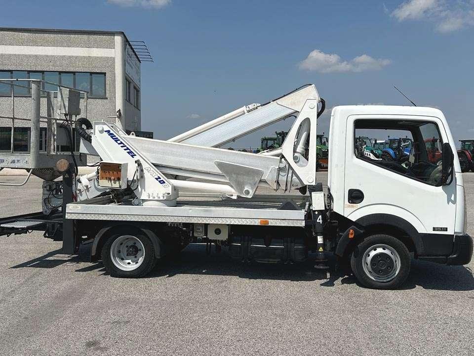 Nissan 35.11 Multitel MX200 Photo 19