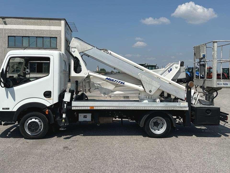 Nissan 35.11 Multitel MX200 Photo 2