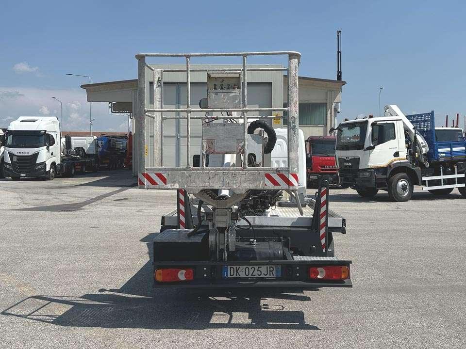 Nissan 35.11 Multitel MX200 Photo 21