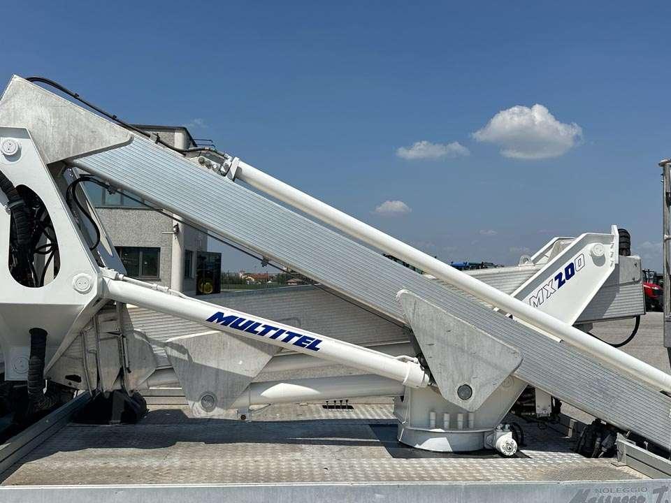 Nissan 35.11 Multitel MX200 Photo 6