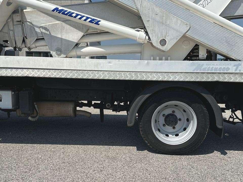 Nissan 35.11 Multitel MX200 Photo 7