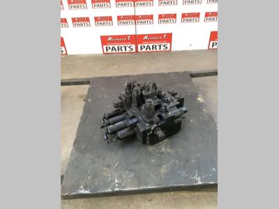 Distributeur hydraulique pour Hitachi ZW250-6 en vente par Massucco T. Srl Area Ricambi