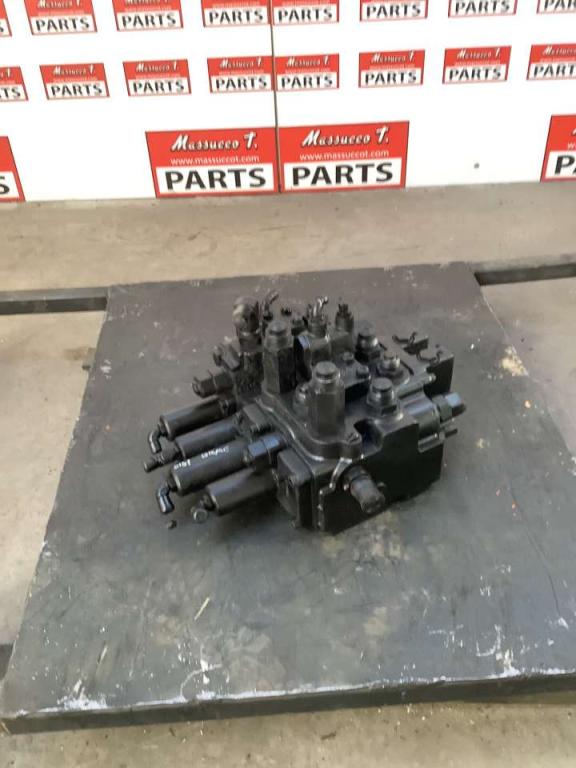 Distributeur hydraulique pour Hitachi ZW250-6 Photo 1