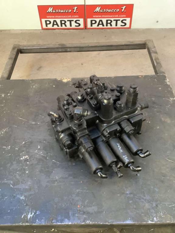 Distributeur hydraulique pour Hitachi ZW250-6 Photo 2