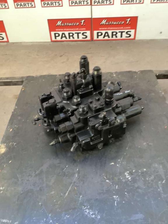Distributeur hydraulique pour Hitachi ZW250-6 Photo 3