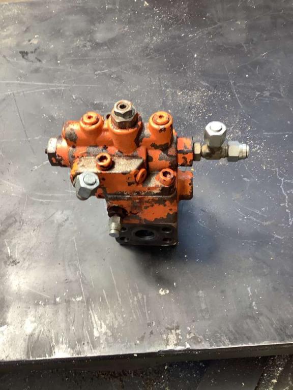 Vanne servopilotée pour Hitachi ZX 135-5 Photo 1