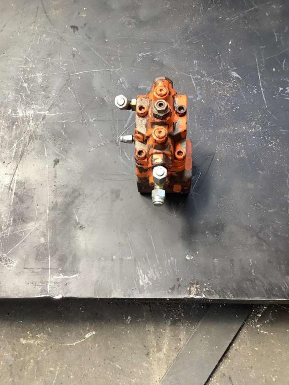 Vanne servopilotée pour Hitachi ZX 135-5 Photo 2