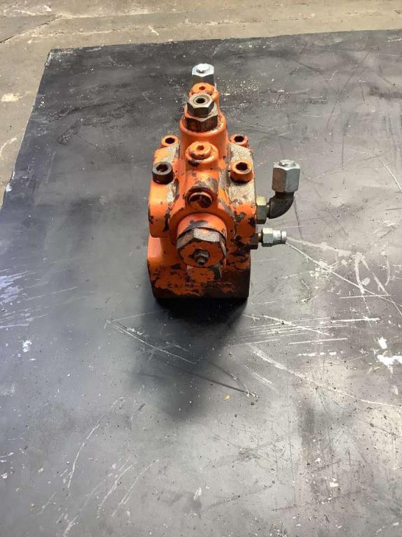 Vanne servopilotée pour Hitachi ZX 135-5 Photo 4