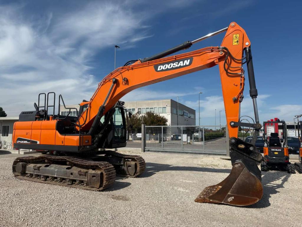 Doosan DX235NLC-5 Photo 2