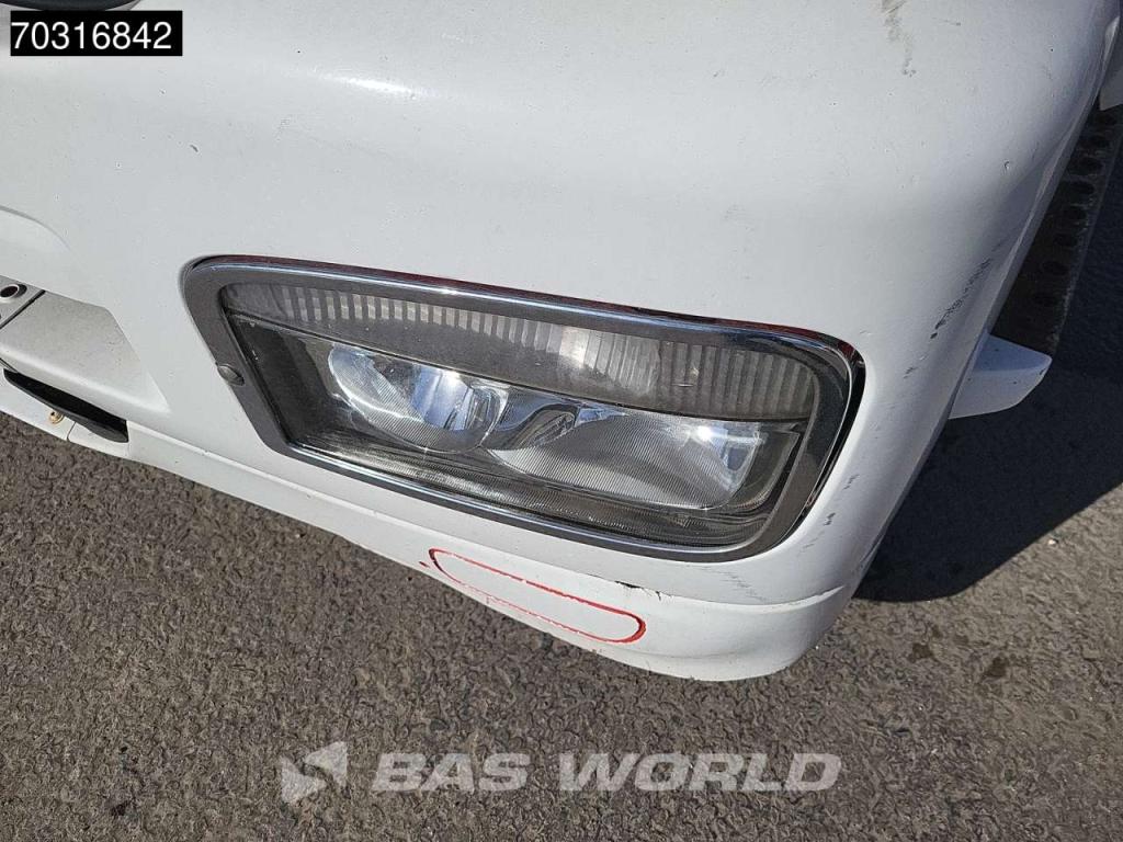 Mercedes-Benz Axor 1833 4X2 Photo 25