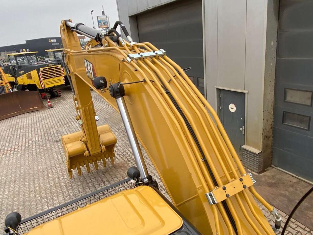 Caterpillar 323D3 Photo 8