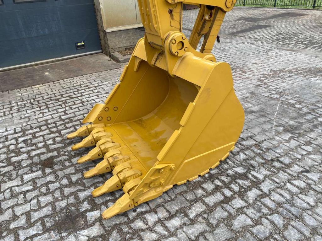 Caterpillar 323D3 Photo 9