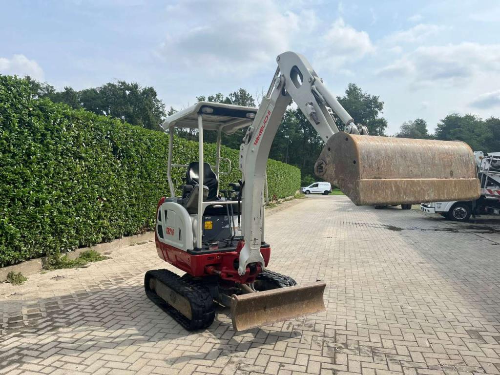 Takeuchi TB216 Photo 1