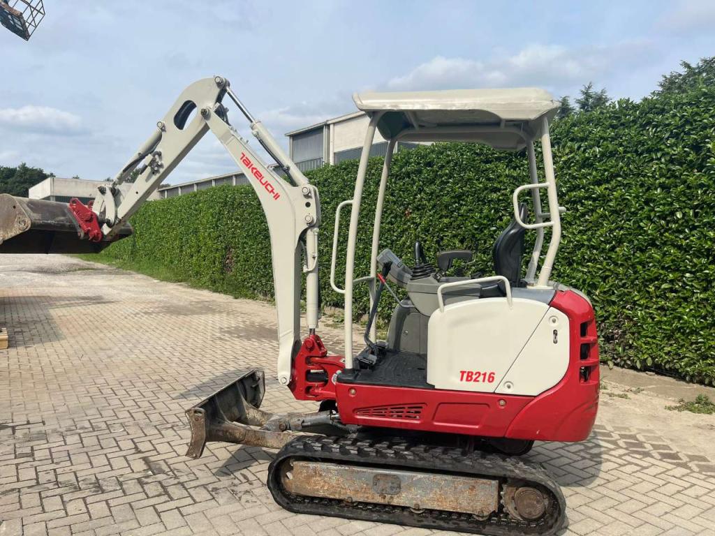 Takeuchi TB216 Photo 3