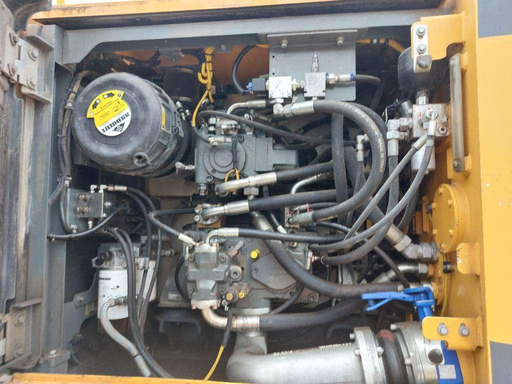 Liebherr R 936 LC Photo 14